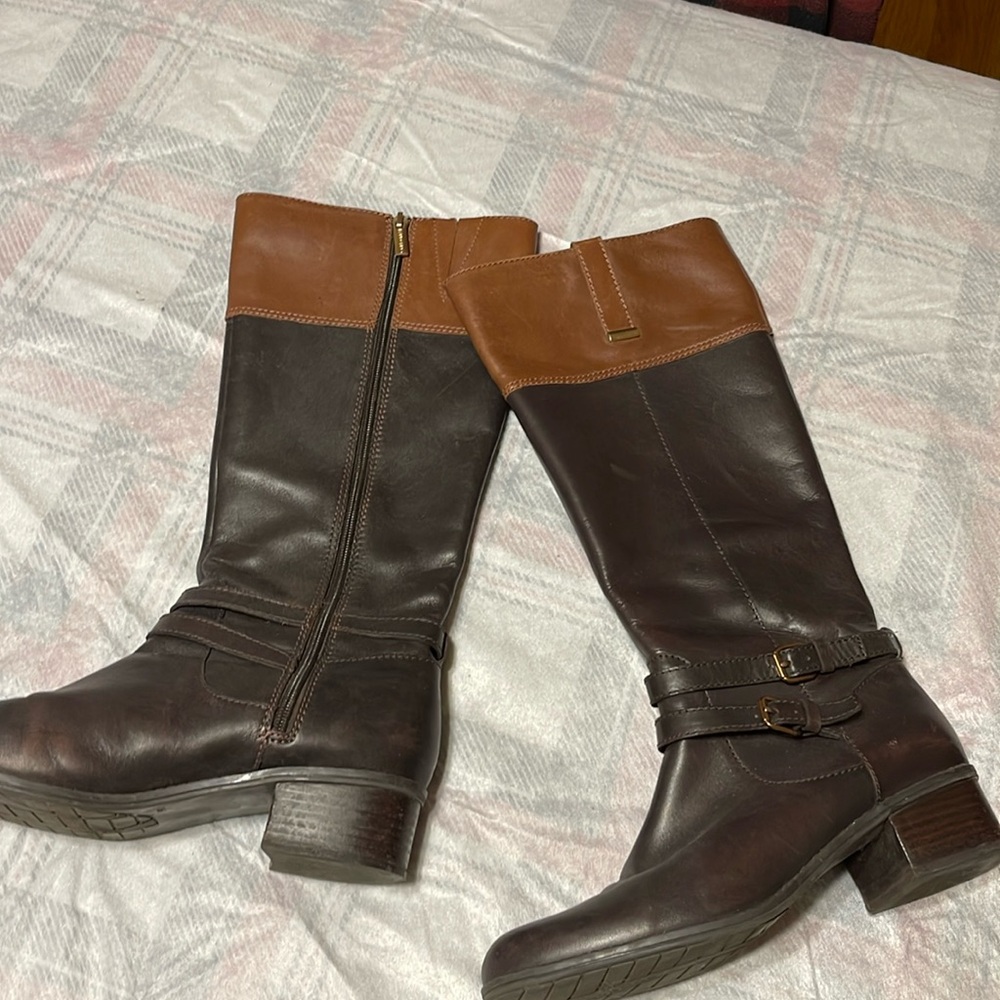Brown Heel boots 
Size 9.5
